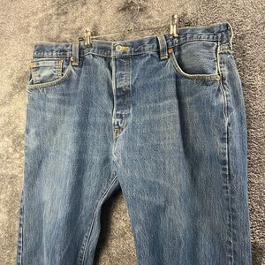 Levis Jeans Mens 42W 29L 42x29 Medium Wash Straight Fit Button Fly Outdoors 501